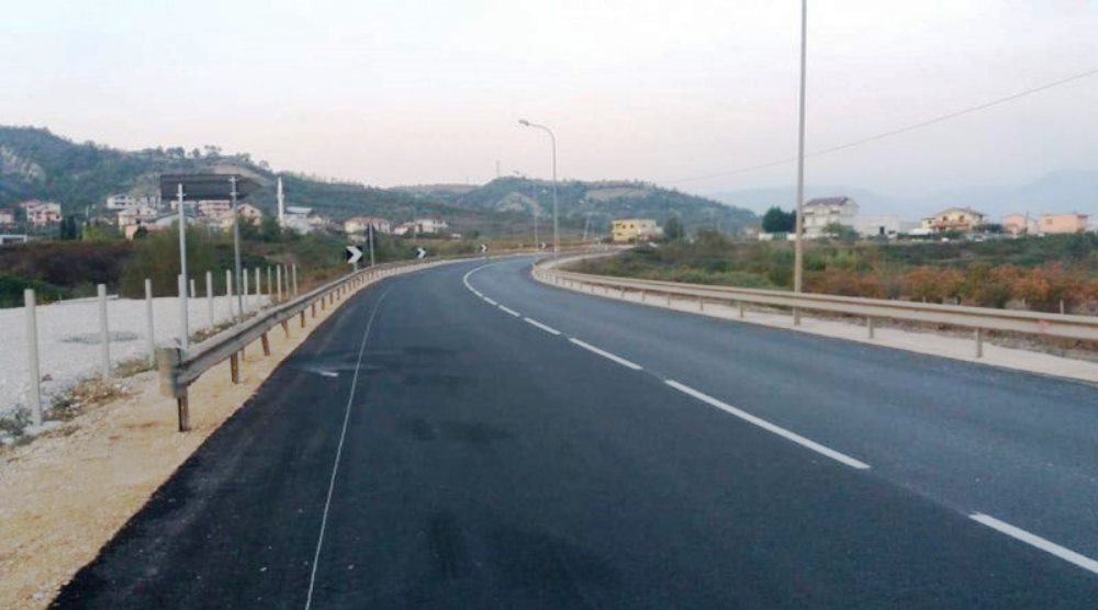 Rihapet rruga per ne Rinas, te merkuren nis faza e trete e punimeve